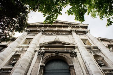 Venedik 'teki San Vidal Kilisesi (San Vitale) cephesi. İtalya. Olay ve Konser Salonu.