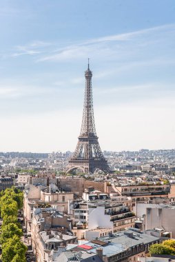 Paris 'teki Zafer Takı' ndan Eyfel Kulesi 'ne bakın. Fransa.