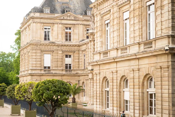 フランスのパリにあるルクセンブルク庭園の宮殿 フランス上院議員 — ストック写真