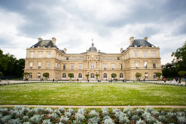 パリだ フランス 5月17 2019 フランスのパリにあるルクセンブルク庭園の宮殿 フランス上院議員 — ストック写真