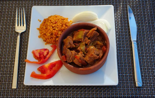 Carne asada en cazuela de barro — Foto de Stock