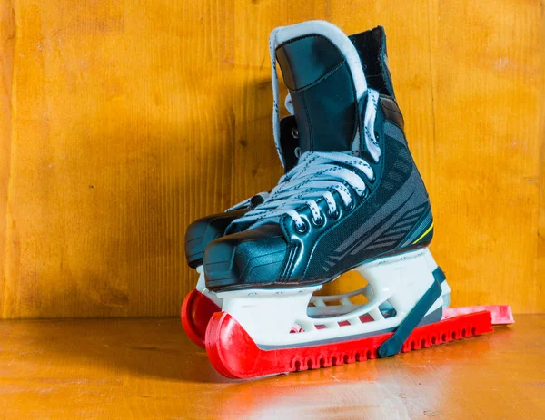 Professional hockey skates with protective covers covers — Stock Photo, Image