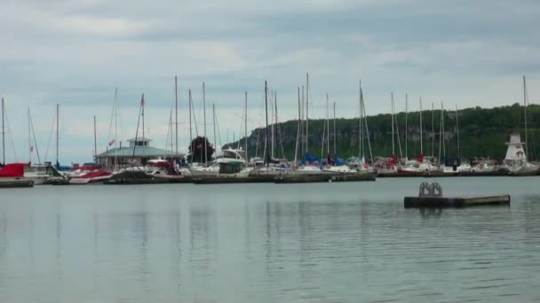 Яхты на озере Гурон в Канаде . — стоковое видео