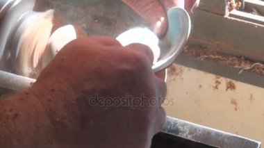 Turner zımpara Torna üzerinde şamdanla parlatır