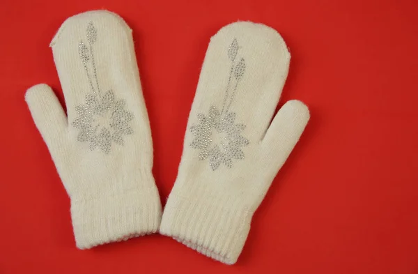 White Wool Mittens Rhinestone Snowflake Isolated Red Background Copy Space — Stock Photo, Image