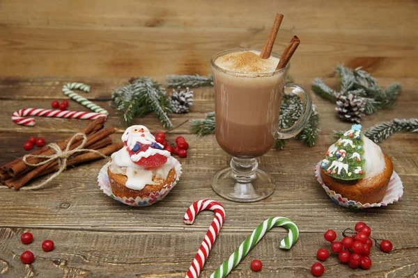 Cacao Warme Chocolademelk Met Kaneel Muffin Cupcakes Met Kerstman Sneeuwpop Stockfoto