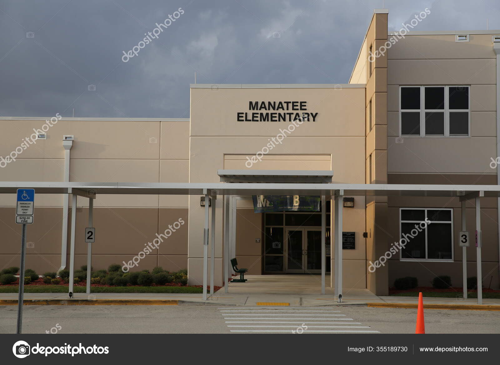 Modern Elementary School Building Usa — Stock Photo, Image