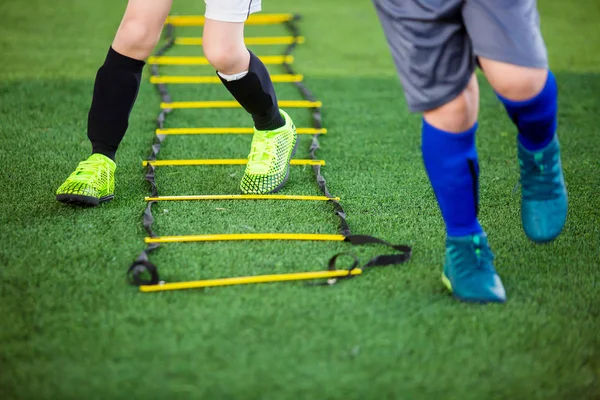 Selective focus to Kid soccer player Jogging and jump between ma — 스톡 사진