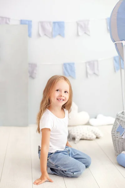 Little Blonde Girl Shirt Jeans Sits Decorative Balloon Funny Kid — Stock Photo, Image