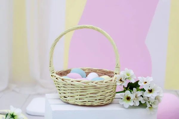 Basket Colorful Easter Eggs Flowers Wicker Yellow Basket Easter Eggs — Stock Photo, Image