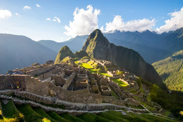 Machu Picchu - Los últimos rayos del sol iluminando el Machu Picchu, Perú — Foto de Stock