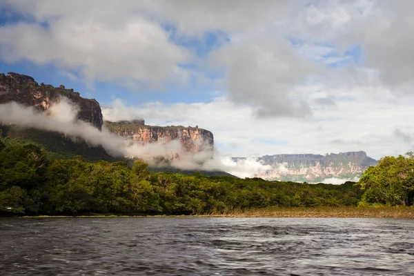 Auyan Tepui - Ulusal Park Canaima, Venezuela 'daki masa dağı
