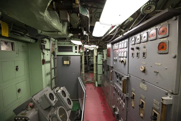 Interieurs van de onderzeeër USS Growler SSG-57 die in 1964 uit dienst trad bij de Amerikaanse marine — Stockfoto