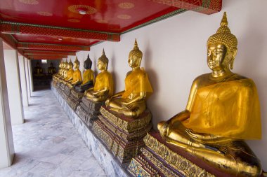 Bangkok, Tayland 'daki Wat Pho tapınağında oturan Buda kuyruğu.