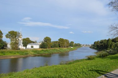 Vologda 'daki Vologda Nehri kıyısındaki Sretenskaya Kilisesi