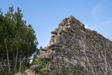 Eski harabe taş duvar