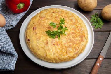 İspanyol usulü patatesli omlet.