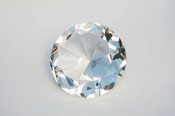 Hamis üveg gyémánt izolálva — Stock Fotó