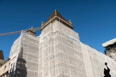 Santiago de Compostela Katedrali 'nin korunması için beyaz bir tuvalle kaplıydı. Tarihi binaların restorasyonu konsepti