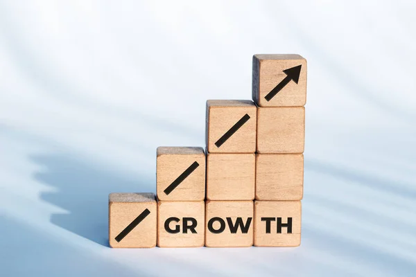 Növekedés Vagy Üzleti Koncepció Nyíl Ikon Szó Kockák — Stock Fotó
