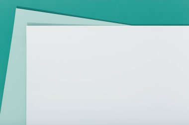 Soyut yeşil ve bej renkli kağıt geometri kompozisyon arka planı. Üç renkli karton bir grup. Boşluğu kopyala