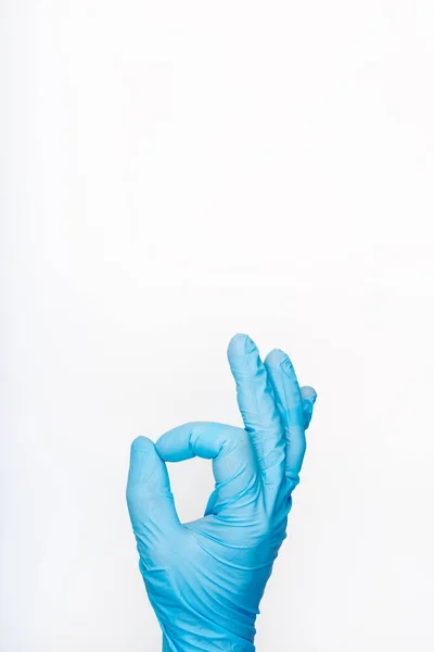 Hand Medical Glove Visar Gest Vit Bakgrund Kopiera Utrymme — Stockfoto