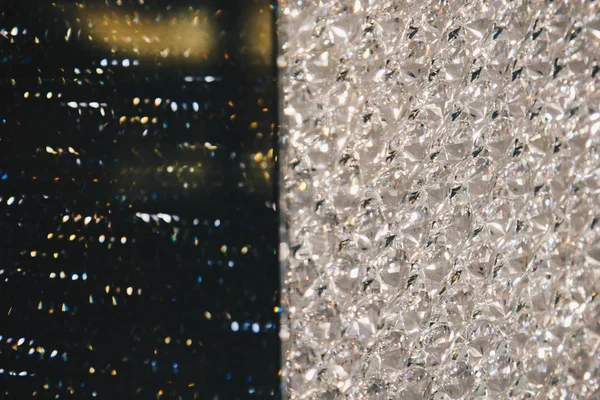 Όμορφη γυαλιστερή διαμάντια swarovski κρύσταλλο φόντο. Πολυτέλεια, πλούτη. Σχέδιο κάλυψης. Μακρο φωτογραφία, κοντά σε ακριβές πέτρες. — Φωτογραφία Αρχείου