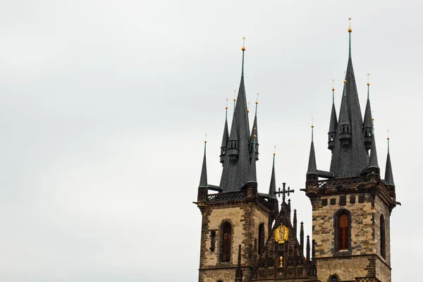 Praga. 10.05.2019: Escalera al tesoro, Catedral de San Vito, Castillo de Praga, Praga, República Checa. Detalle ornamental gótico del techo Catedral de San Vito . — Foto de Stock