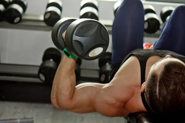 Mannelijke Krachtige Biceps Close Een Sportschool Carrosseriebouwer Mooi Gezwollen Mannelijk — Stockfoto