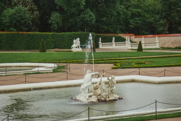 Vienna Austria 2019 Fountain Sculptures Belvedere Park Splashing Water Beautiful — Stock Photo, Image