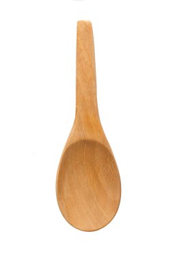 Tahta kaşık beyaz arkaplanda izole edildi