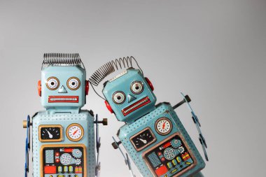 Eski model robot teneke oyuncak