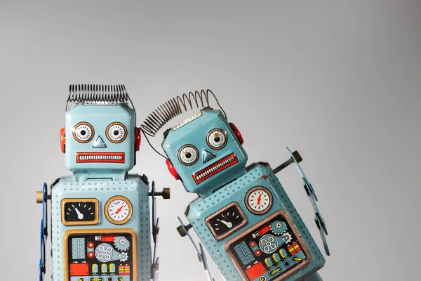 Eski model robot teneke oyuncak