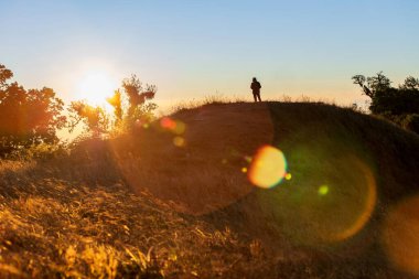 Gün batımında bulutlu renkli dramatik gökyüzü