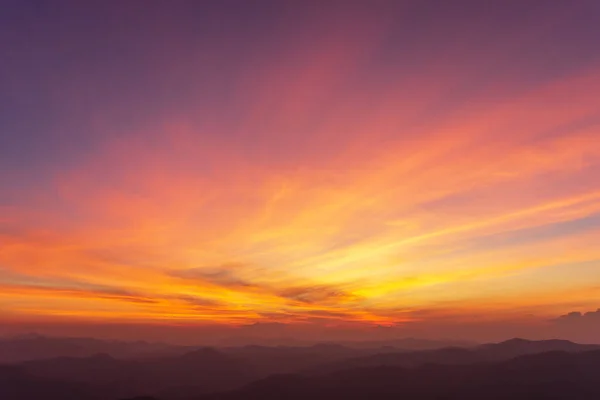 Bunte Dramatische Himmel Mit Wolken Bei Sonnenuntergang — Stockfoto