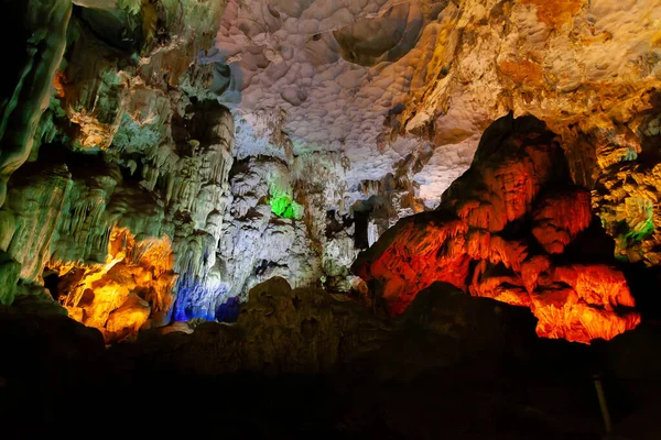Hırsız Mağarası, Halong Körfezi, Vietnam