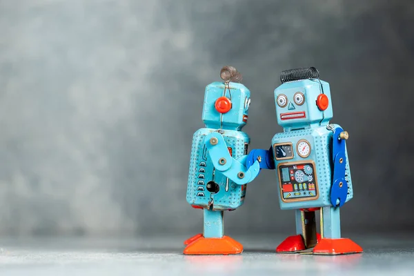Eski model robot teneke oyuncak