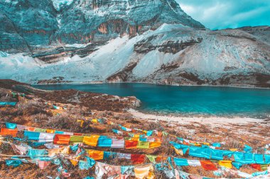 Çin, Sichuan 'daki Doacheng Yading Ulusal Parkı' nda 5 Renk Gölü. Son Shangri-la
