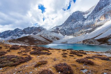 Çin, Sichuan 'daki Doacheng Yading Ulusal Parkı' nda 5 Renk Gölü. Son Shangri-la