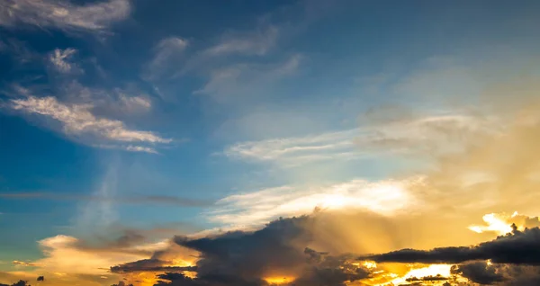 Céu Dramático Colorido Com Nuvem Pôr Sol — Fotografia de Stock