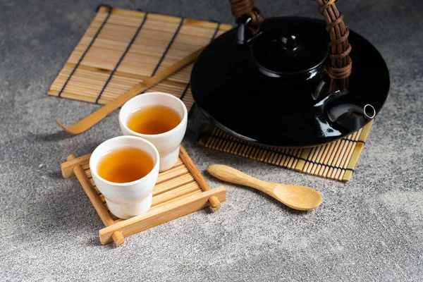 Горячий Чай Стеклянном Чайнике Чашку Паром — стоковое фото