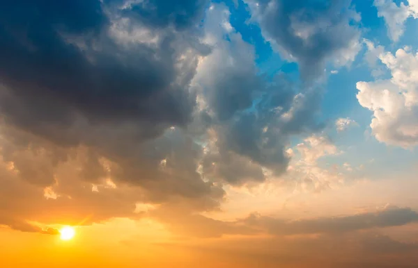 Colorido Cielo Dramático Con Nube Atardecer — Foto de Stock