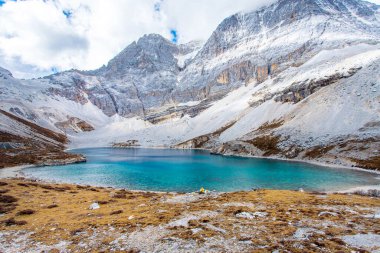 Çin, Sichuan 'daki Doacheng Yading Ulusal Parkı' nda 5 Renk Gölü. Son Shangri-la