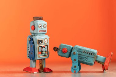 Eski model robot teneke oyuncak