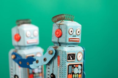 Eski model robot teneke oyuncak