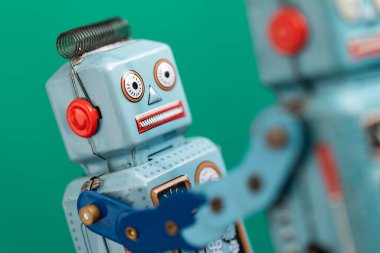 Eski model robot teneke oyuncak