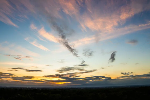 Kleurrijke Dramatische Hemel Met Wolk Bij Zonsondergang — Stockfoto