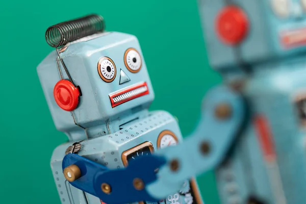 Eski model robot teneke oyuncak