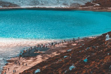 Doacheng Yading Ulusal Parkı 'ndaki süt gölü, Sichuan, Çin. Son Shangri-la