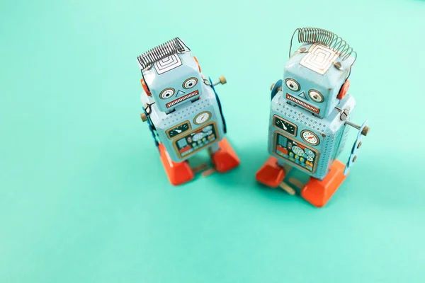 Eski model robot teneke oyuncak